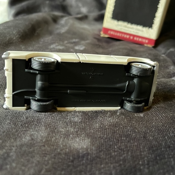 🎄 Hallmark 1955 Chevrolet Cameo Ornament - Picture 6 of 12